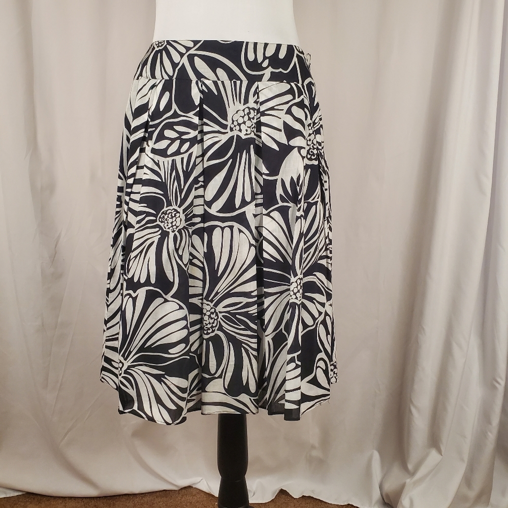 ♡ Allison Taylor Floral Pleated A-Line Skirt Size Large Black and White